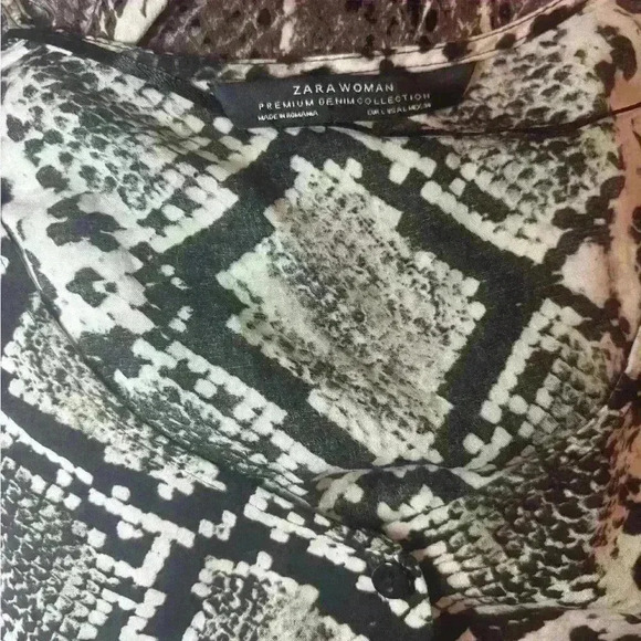 Zara Premium Snakeskin Print V-neck Dress. Front Button Top, Pockets Size Large. - Picture 7 of 7